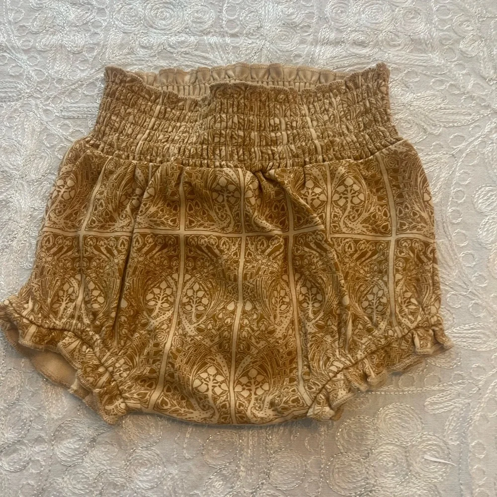 NWT Darling Kate Quinn Tan Gold Patterned Baby Bloomers Sz 12-18M